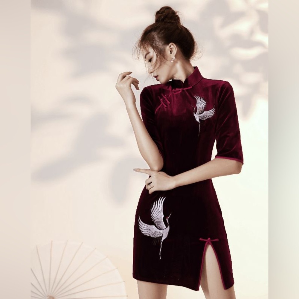 Pearl River Mart Crane Velvet Qipao - Burgundy